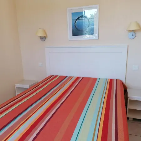 Vue - Piscine Et Calme - 4 Personnes *